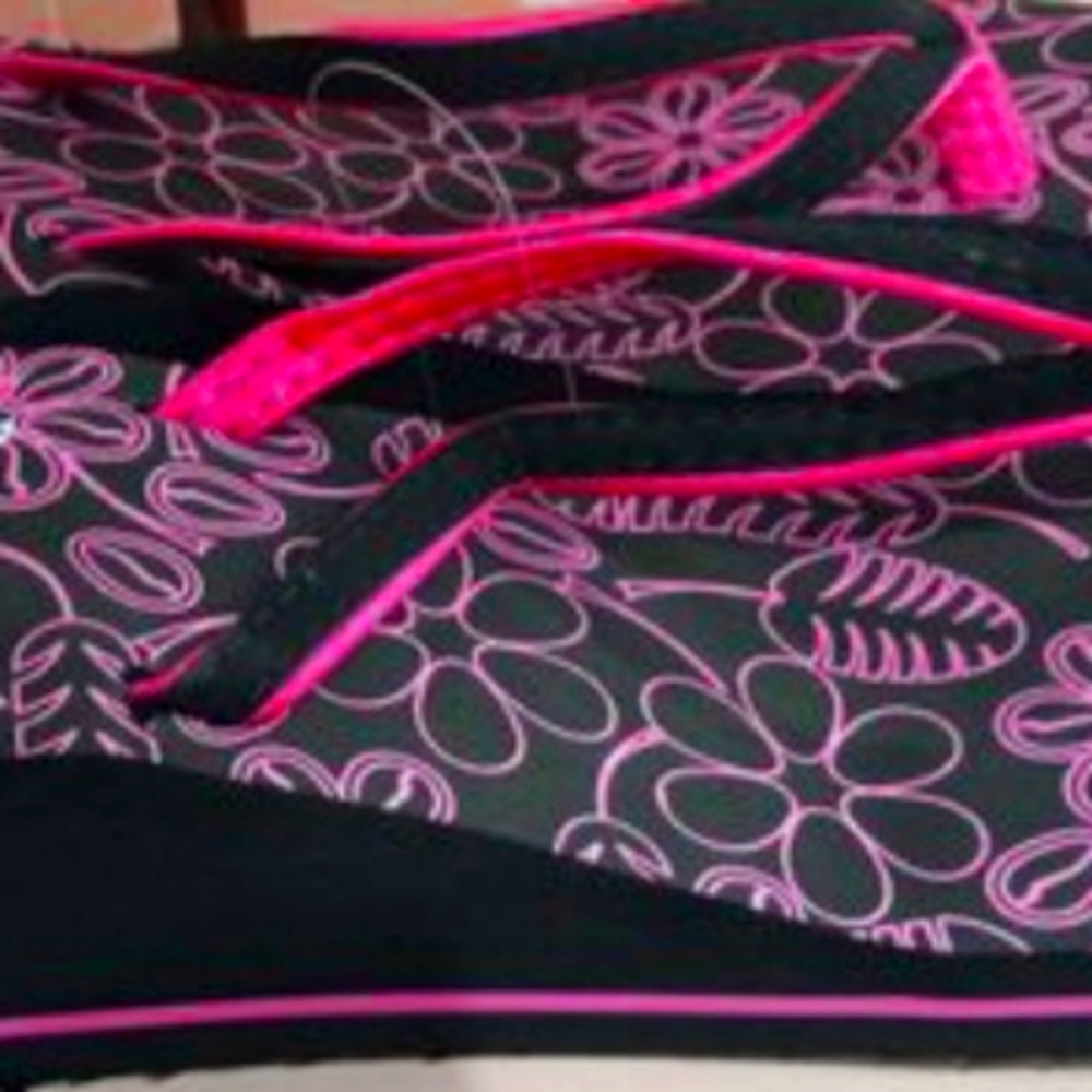 New Wedge Flip Flop  ( size 8)